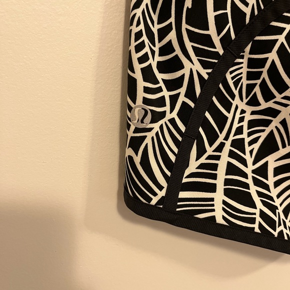 Lululemon Run Times Short *4-Way Stretch Pretty Palm Black Angel Wing 4 - Picture 15 of 16